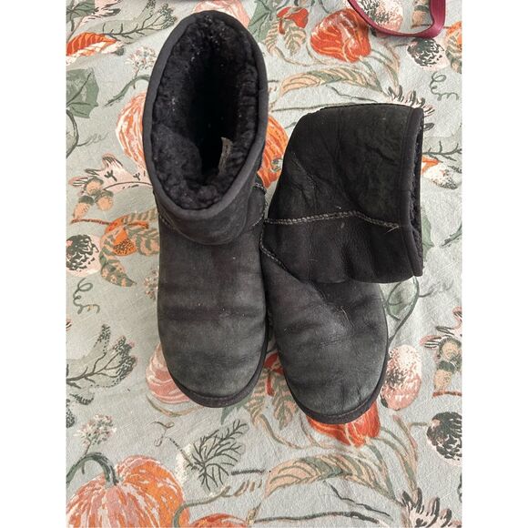 UGG Australia Classic Short Boots in Black, Winter Shearling, Size 8 - Picture 5 of 9